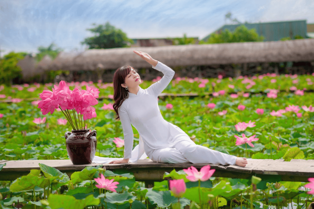 The lotus is closely associated with Vietnamese women, symbolizing their grace, resilience, and inner strength (Source: Pexels)